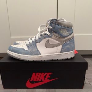 Jordan 1 hyper royal sneakers